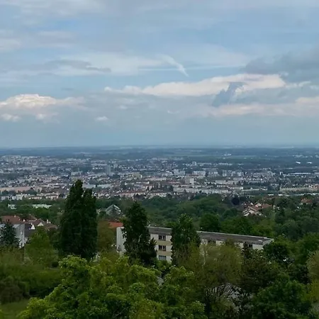 Motte Giron דירה